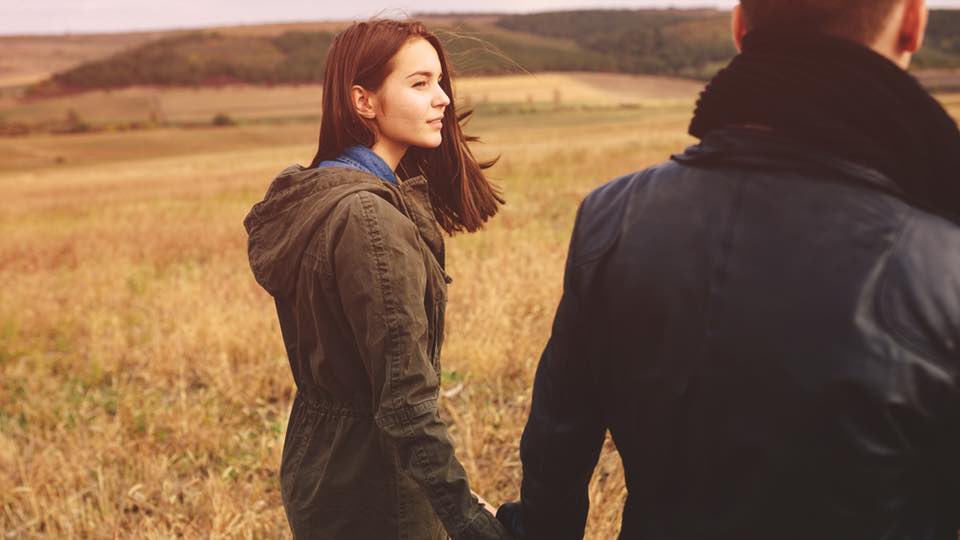 HOW TO ASK A GIRL TO BE YOUR GF? (9 PROVEN TIPS)