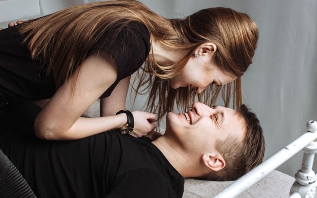 How to Ask a Girl Out on Tinder? 5 Proven Tips