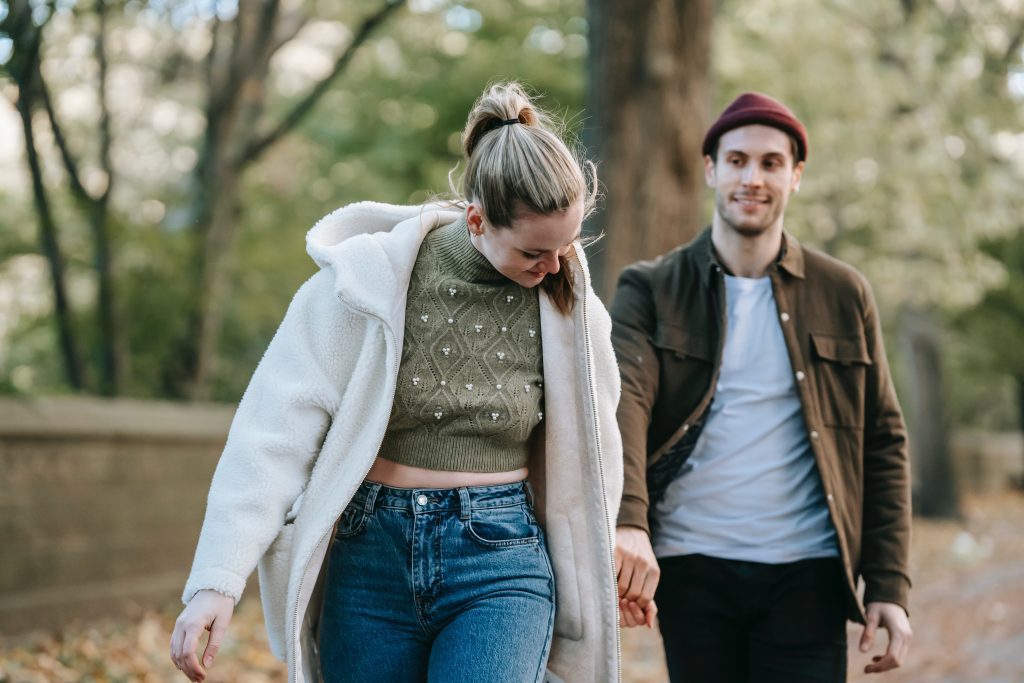 Does She Love Me? 10 Obvious signs you need to know